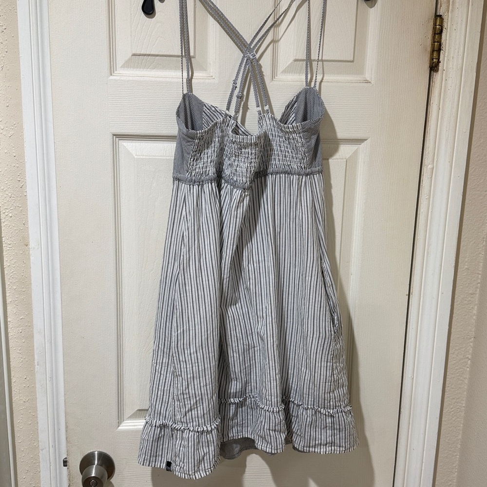 Cute!Striped Gray and White Sundress with Crisscross Straps - Picture 2 of 8